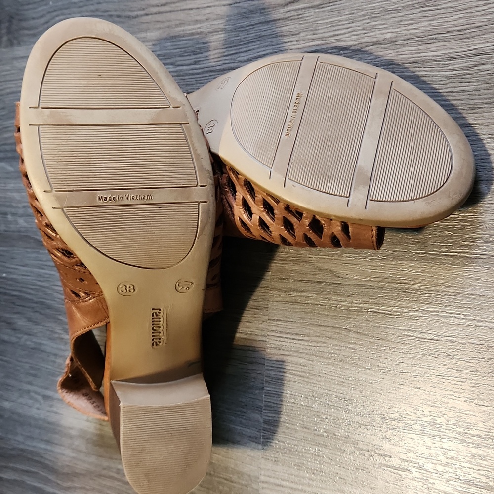 Remonte light brown perforated block heeled sandals, size 38 - Picture 9 of 12
